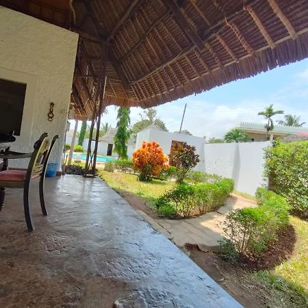 Miwa Holiday Resort Diani Beach Eksteriør bilde